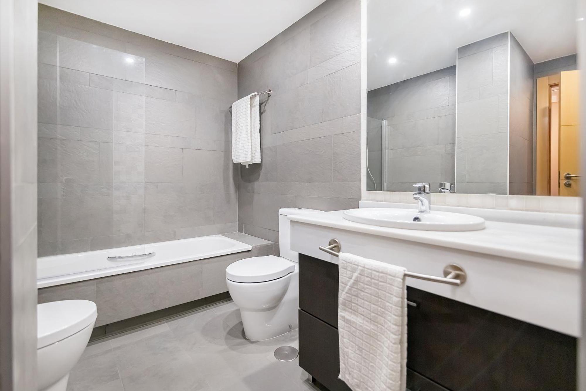 Bhost - Pacifico Apartment Малага Екстериор снимка